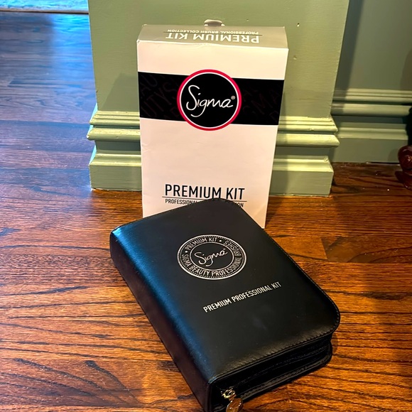 Sigma Premium Kit Professional Brush Collection by Sigma Beauty. - Picture 3 of 5